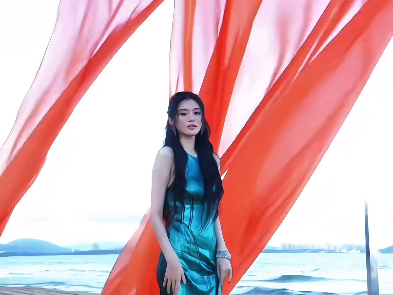 奚梦瑶湿漉美人鱼造型美的好权威 这是什么波光粼粼的美人鱼上岸going我了！奚梦
