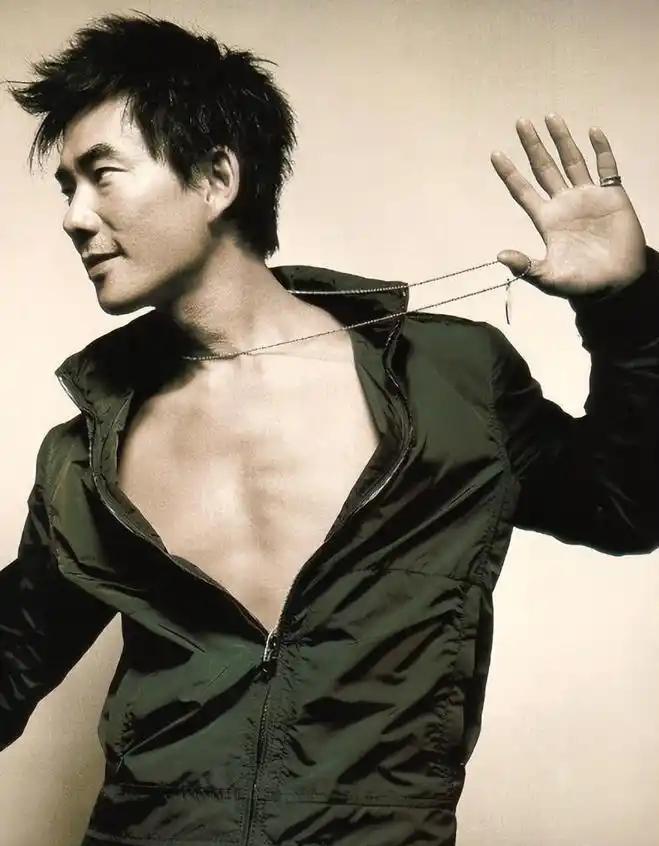 任贤齐是娱乐圈公认的绝种好男人，他早前扮演的角色也无一例外是正派人物，比如楚留香