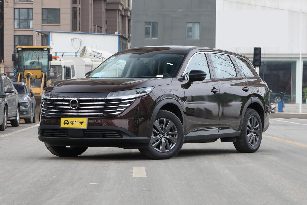 【东风日产新车】我们获悉到东风日产中大型SUV—探陆正式上市了。新车提供了5款车