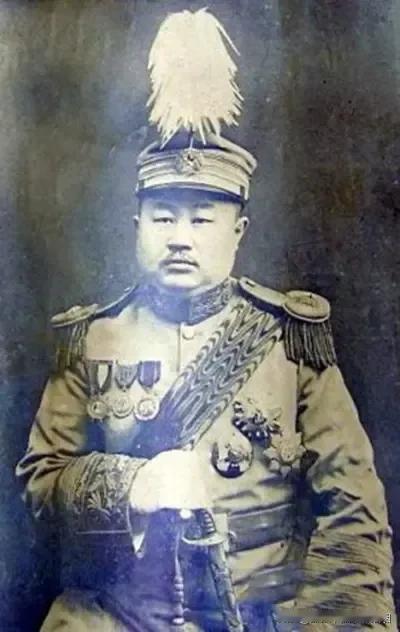 北洋35个师师长名单

15师  周骏  陆军中将加上将衔  四川盐运使

周骏
