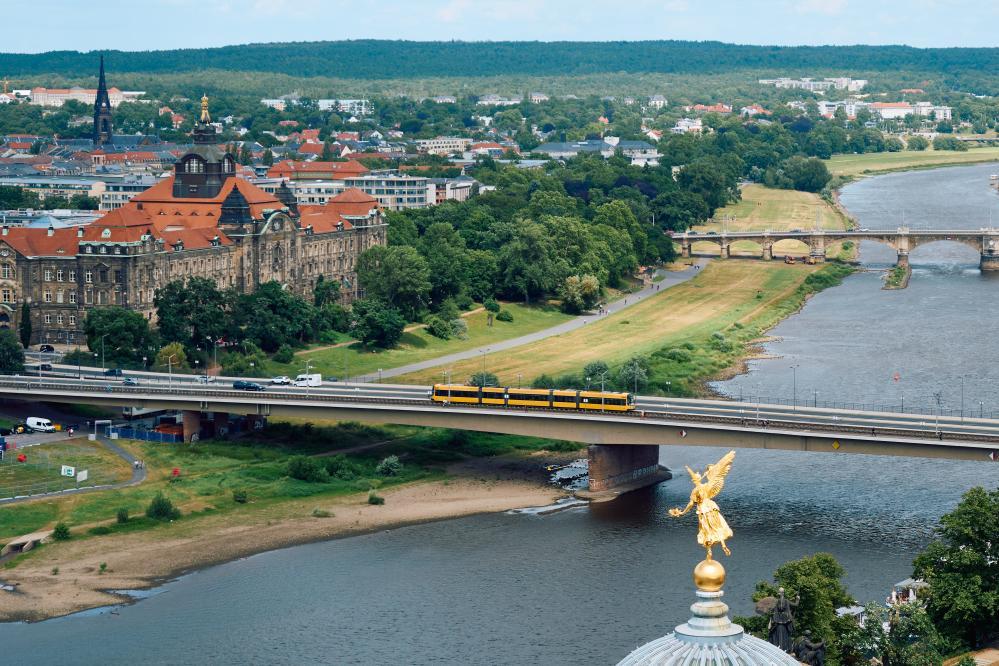 二战都过去这么多年了，没想到德国又惊现“致命炸弹”，为了拆这玩意儿1.8万人被紧