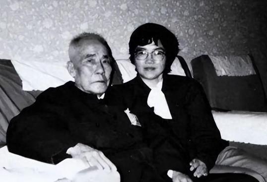 1967年李敏报告舅舅被关，毛主席听说后没亲自出面保，但说：他是个好同志
贺敏学