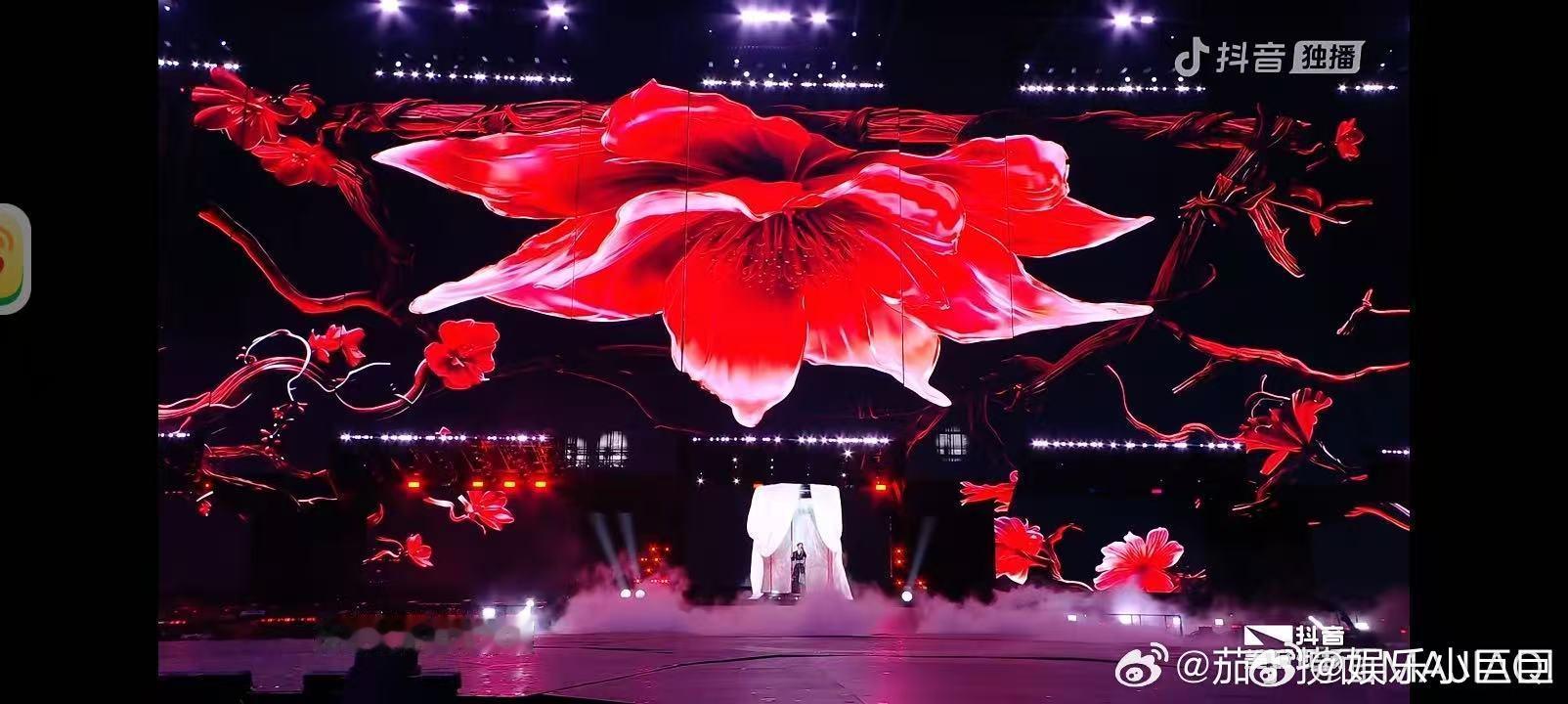 马嘉祺solo 前奏一响即是浪漫，紫海铺满全场，万人同唱的画面真的太有纪念意义 