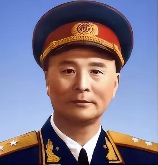 1936年，一位老大娘上山采野果。突然发现一大群苍蝇，在草丛上“嗡嗡嗡”盘旋，她