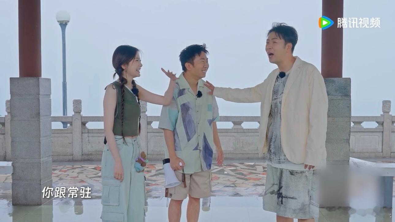 #杨迪让苏醒杜海涛把常驻还回来# 杨迪重返岳麓山就搞出大动静，而且还让苏醒杜海涛