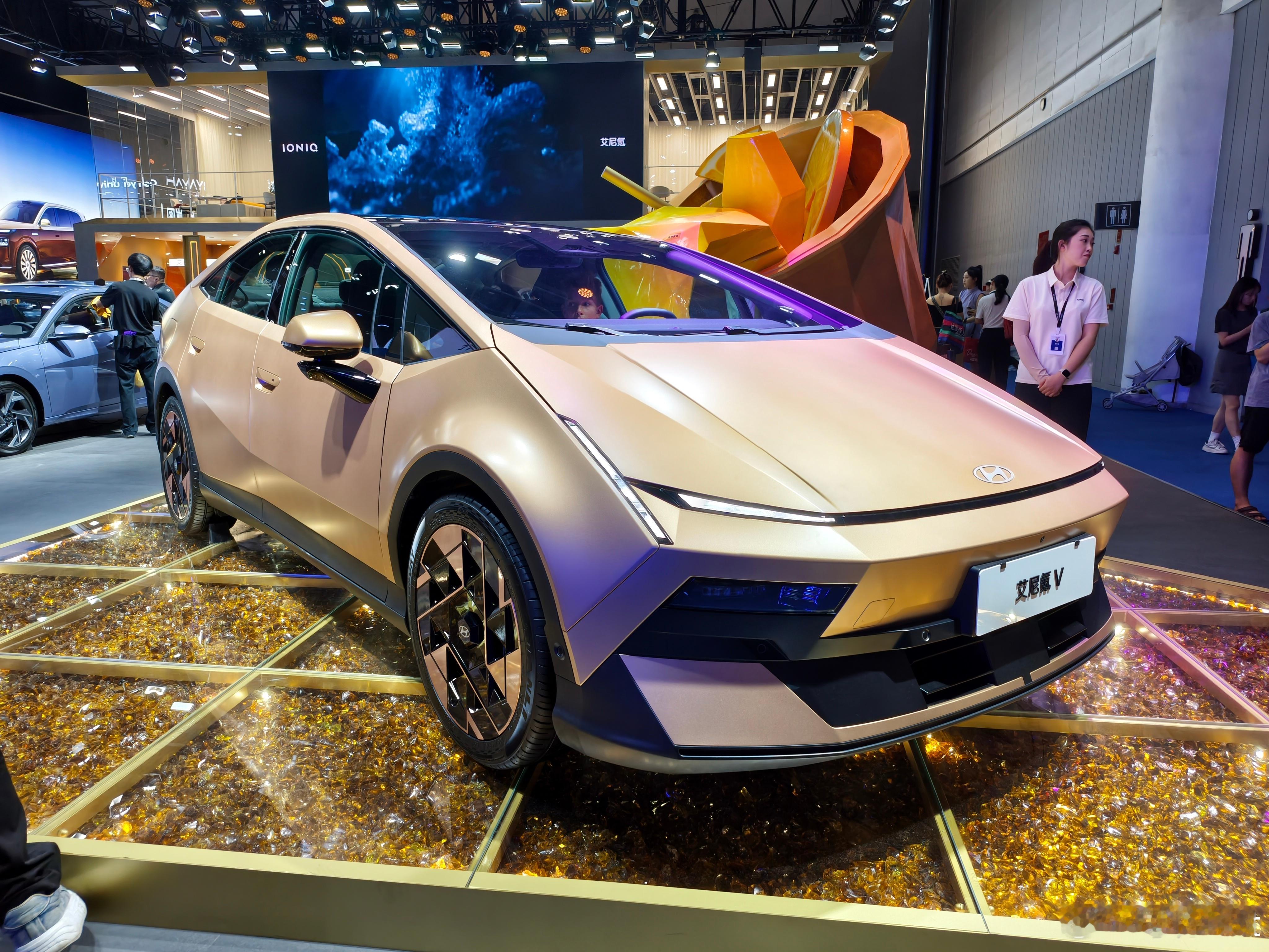 现代艾尼氪V，很大胆前卫的设计，你们喜欢吗？2026成都车展