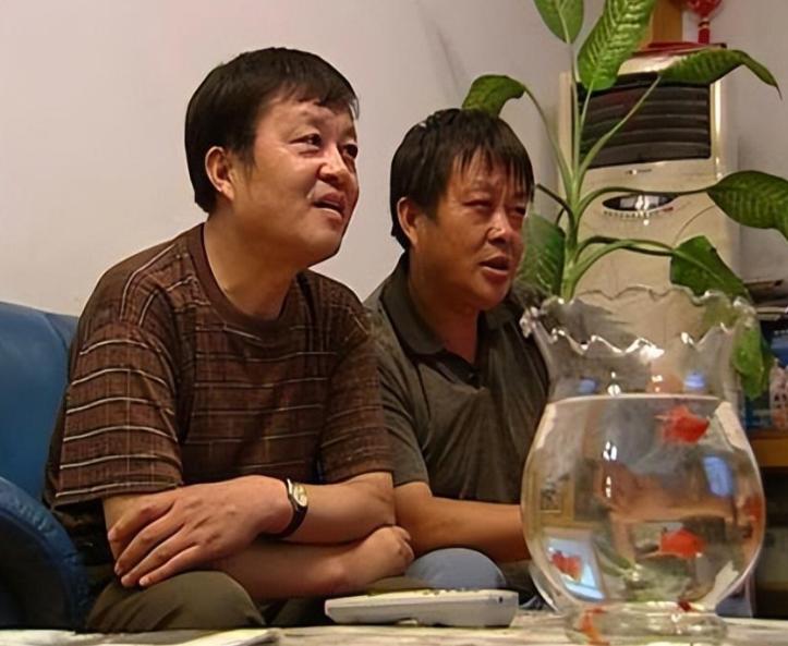 2005年，河南小女孩错把鱼贩认成爸爸，回家后告诉爸爸有人跟你长得一模一样，没想