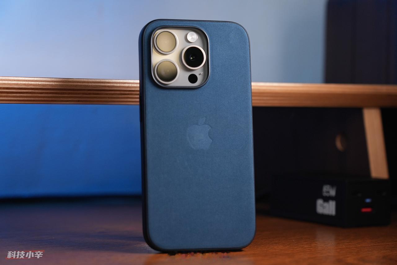 iPhone 15 Pro 专用 MagSafe 精织斜纹保护壳 - 海蓝色
i