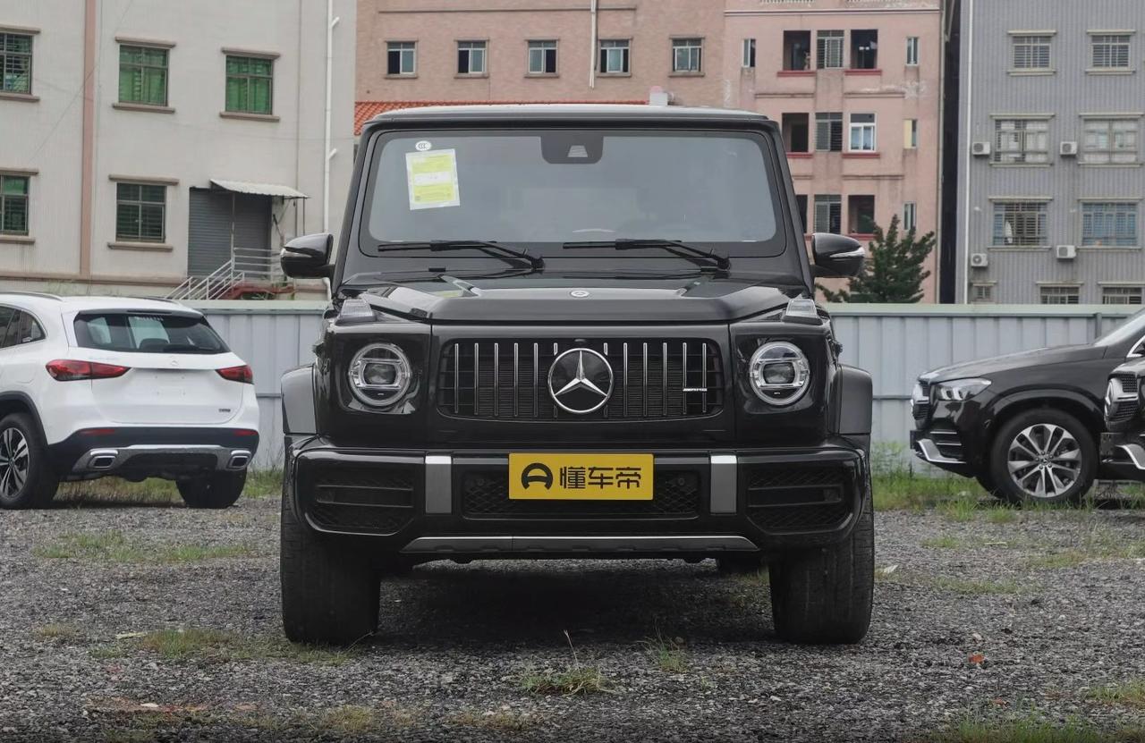 今儿必须跟你掰扯掰扯心中的信仰图腾——奔驰G级 AMG！上周刚陪一铁哥们去二手市
