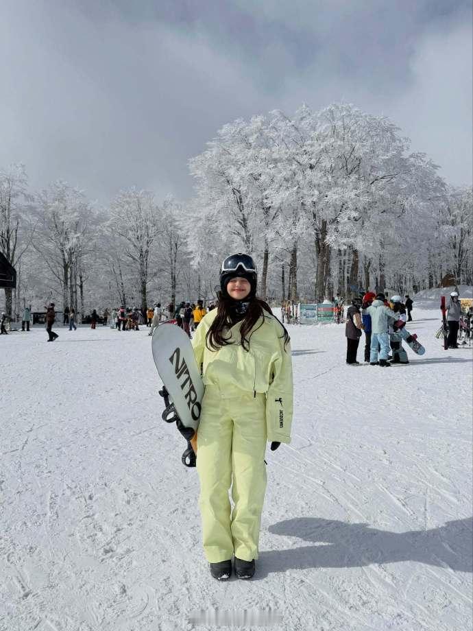 Lisa在线招募滑雪教练 Lisa 晒出滑雪照又帅又萌～发文 “Now acce