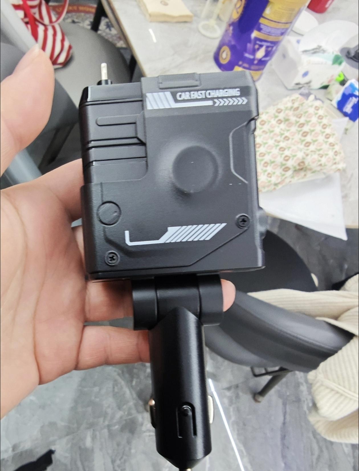 快充数显点烟器扩展口
三个理由值得买：
1. 接口够用：原车一个USB口，它给两