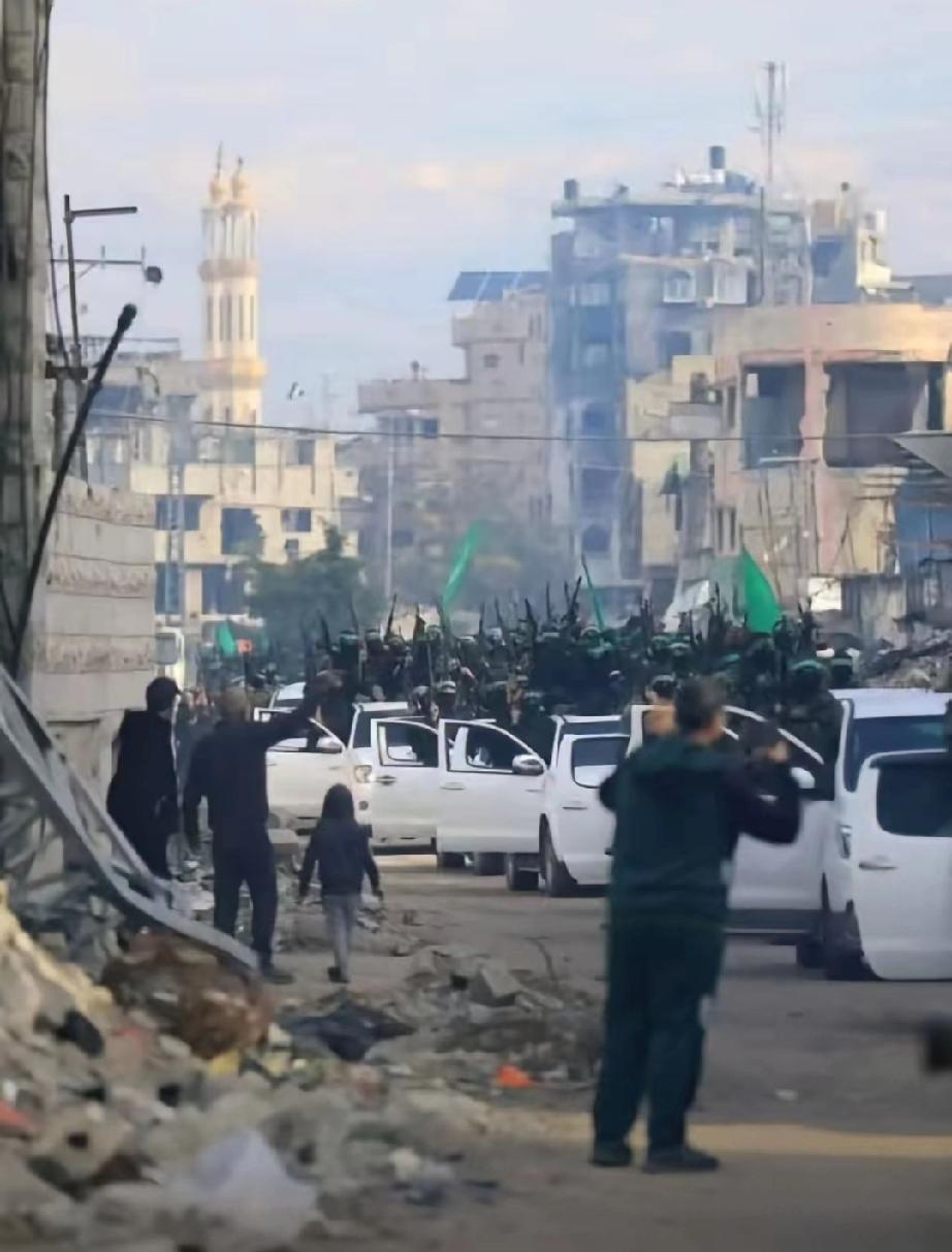 哈马斯还是太着急了，一下子从地道里钻出来7000大军，重新控制加沙地区。以色列军