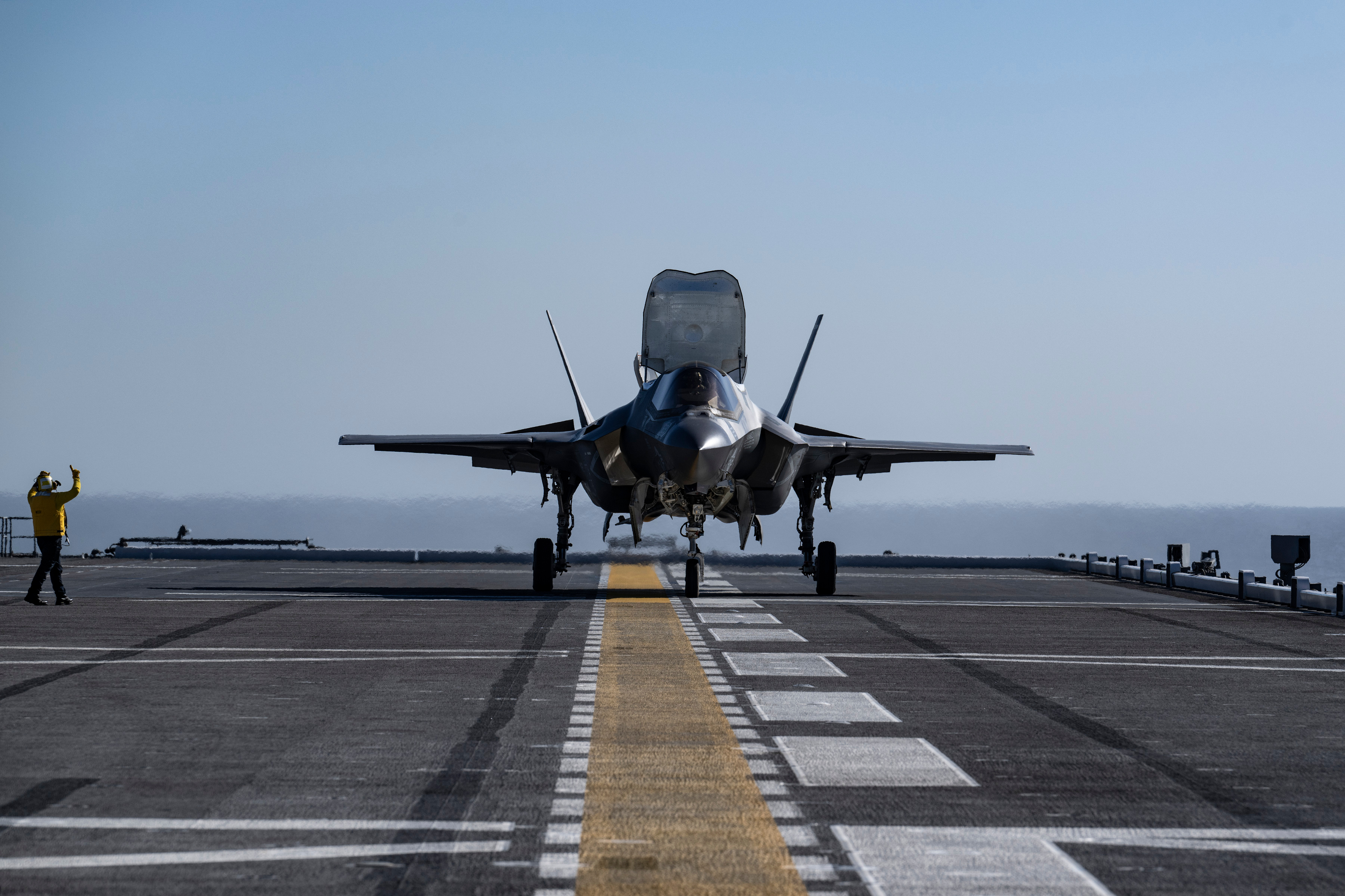 2024年10月20日，一架F-35B “闪电 ”II飞机由来自空中测试与评估二