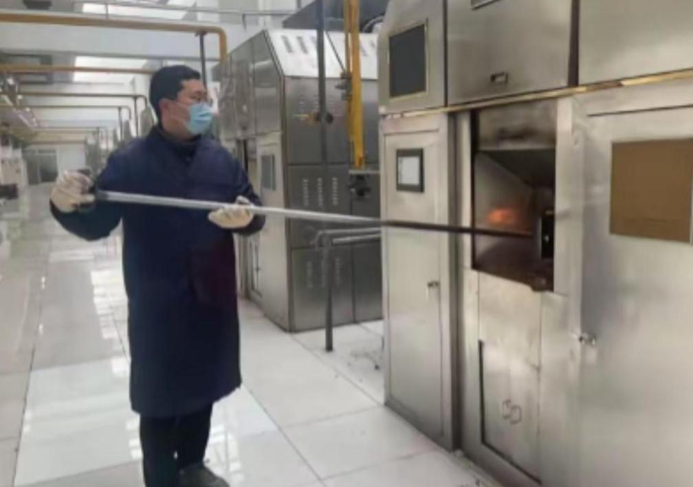 一位在火葬场奉献大半辈子的老者向我透露，多达90%之人并不知晓，遗体火化后，和大