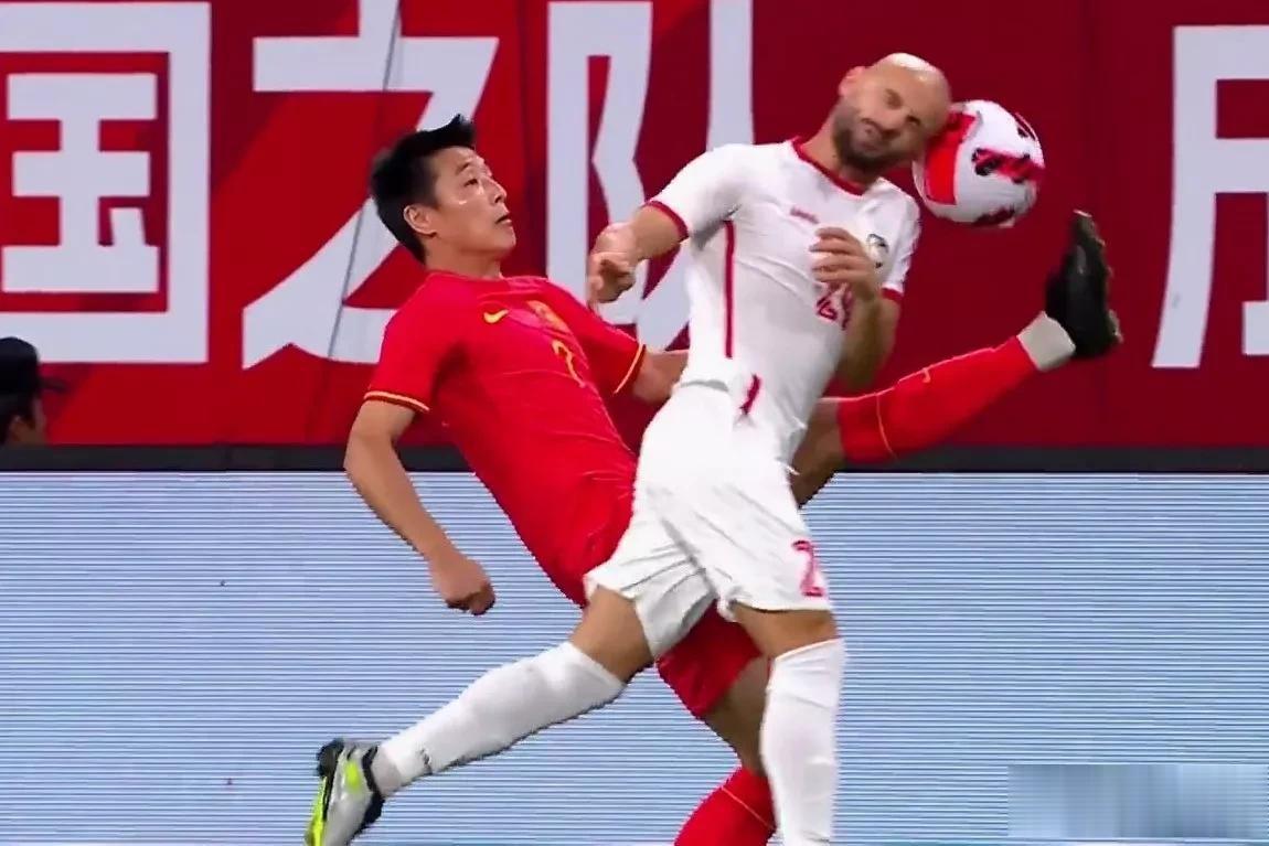 中国男足9月份两场邀请赛3个没想到:
  1、国足两场热身赛，对阵理论上实力不如