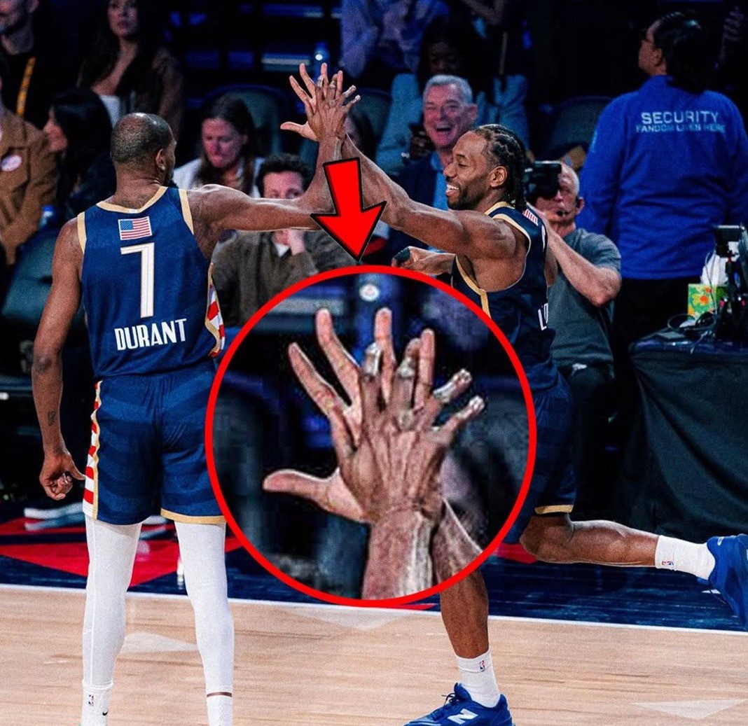 小卡这手是真大，不愧是NBA历史上第九大的手。2026nba全明星体育ai过大年