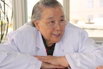 中医教授韩学杰曾公开表示“不接收外籍学生，不向他们传授秘方”，这一坚持引发公众热