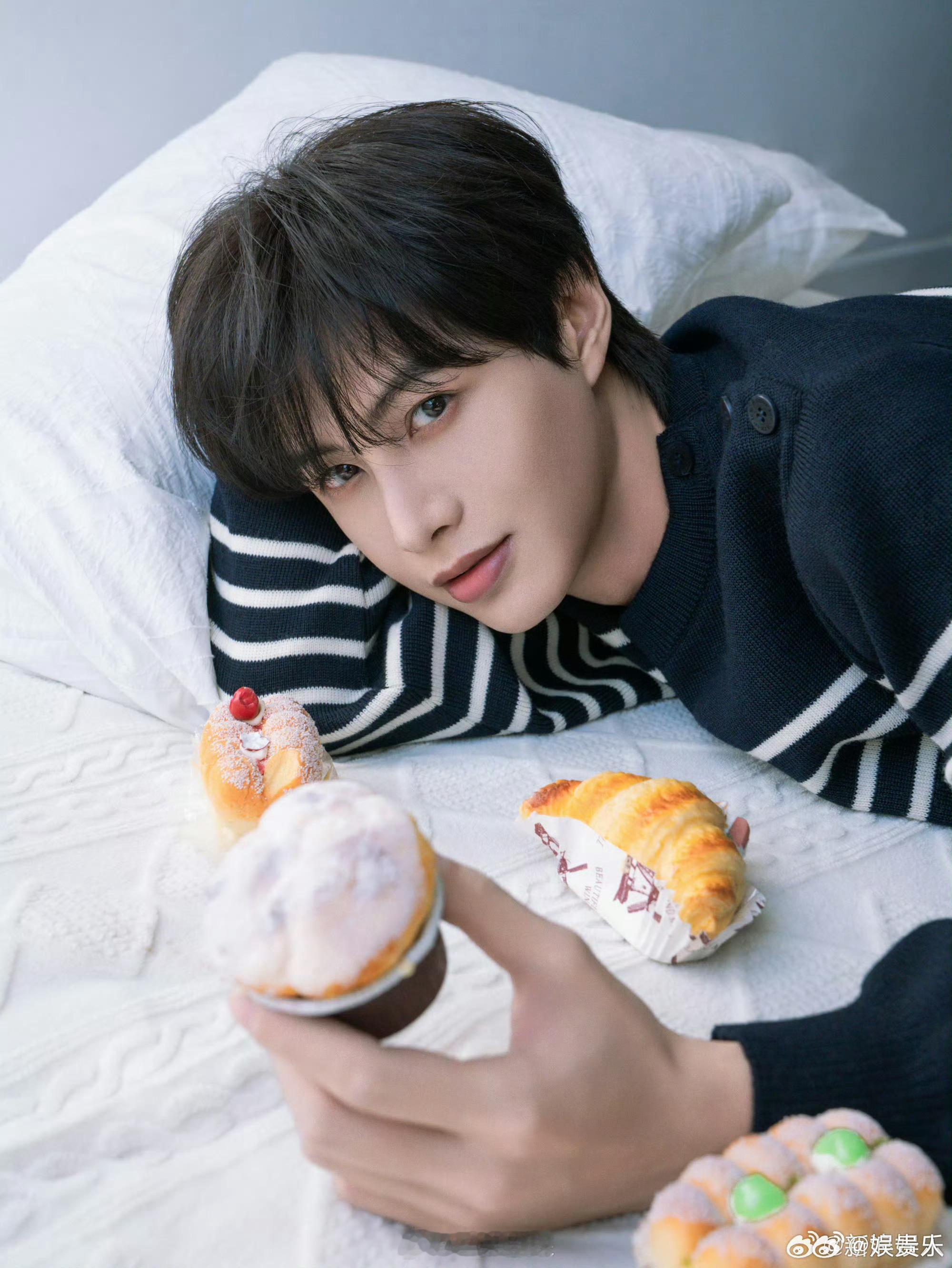 何健麒曾被称最帅售票员也算是严选了 