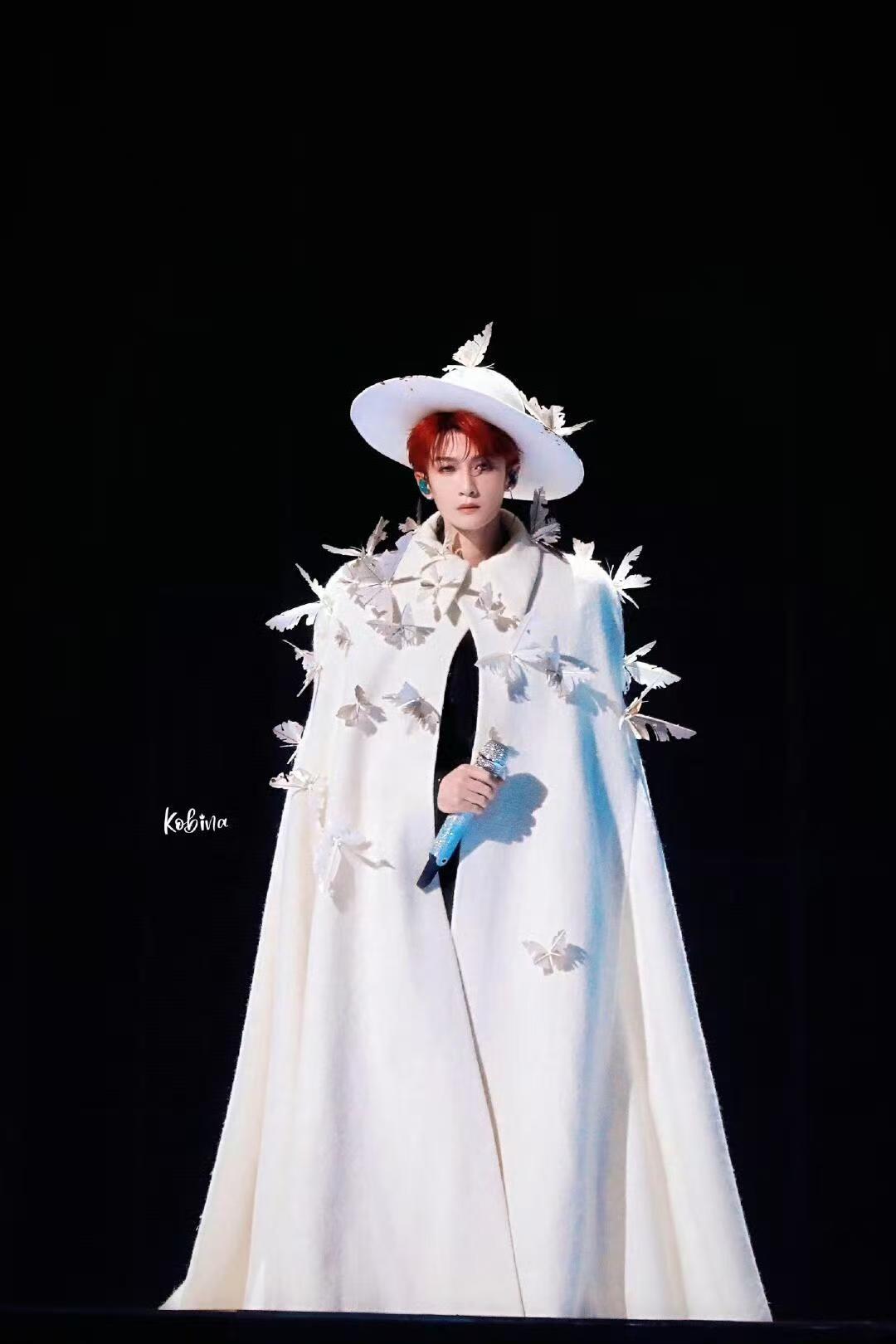 打开年度报告的瞬间，满屏檀健次的名字太戳心！从舞台燃曲到温柔情歌，每一首都单曲循