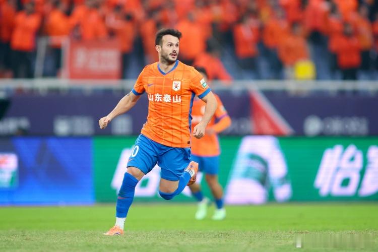 东体：瓦科面对前四球队打进11球，获得中超赛季最佳有说服力在谈到瓦科获得中超赛季