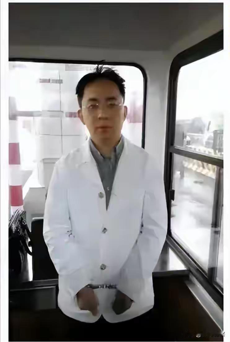 昔日金融大佬栽了！判赔329万，上千名家庭血汗钱被收割这起事件犹如一颗重磅炸弹，