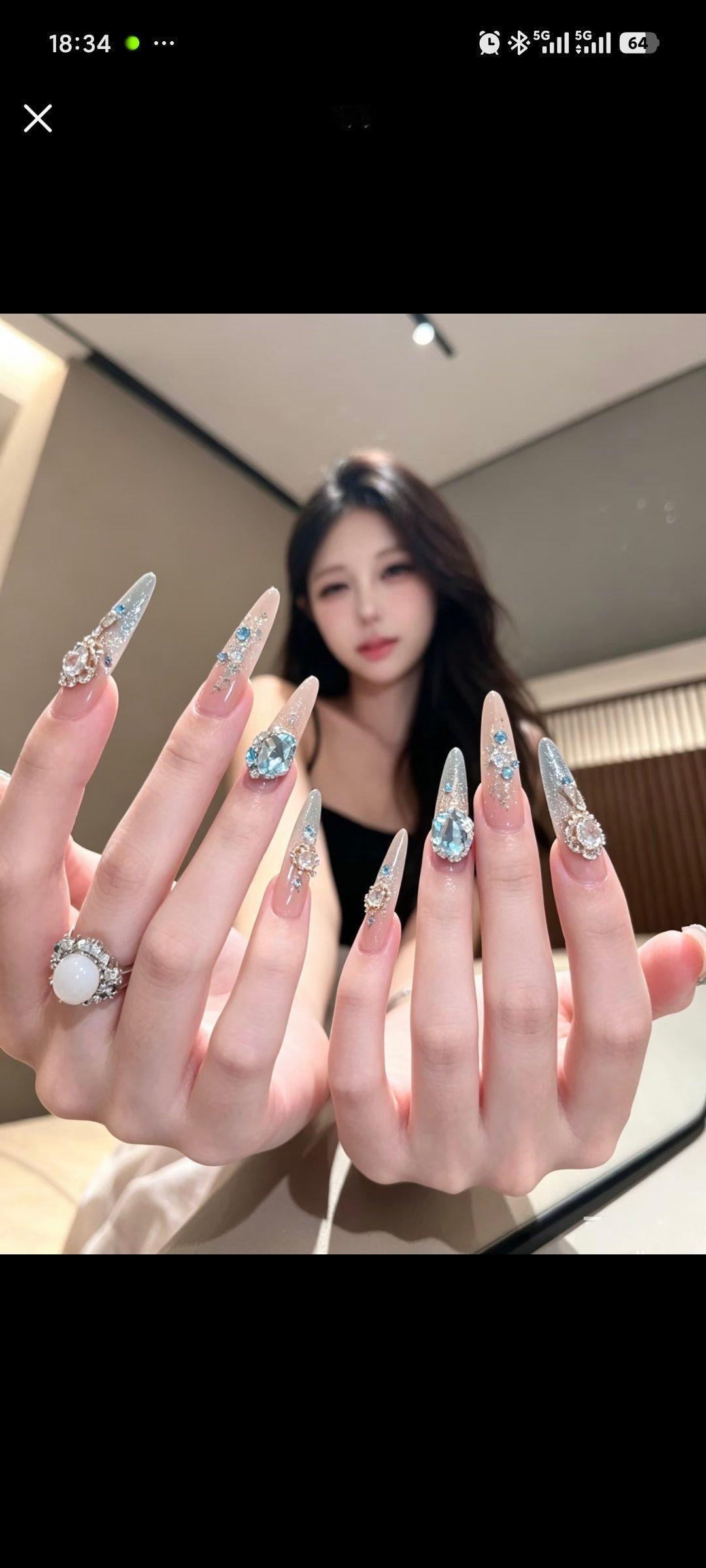 闺蜜们美甲二选一来了 那个好点 