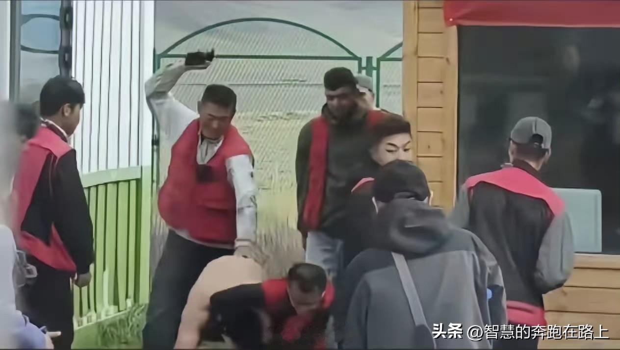 看了半天都没找到对司机的赔偿，是还没想好嘛？

一个靠旅游撑起来的地儿，工作人员