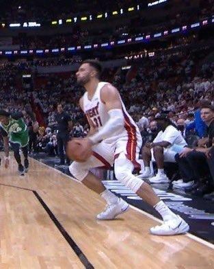 阿德巴约：“有时候三四个回合都过去了，你却还能去回看一个三分球是否踩线。但你却不