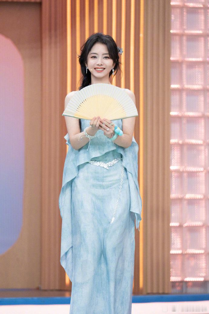 侯明昊hi6清唱关键词谁懂啊！侯明昊在 hi6 清唱《关键词》也太苏了吧，耳朵直