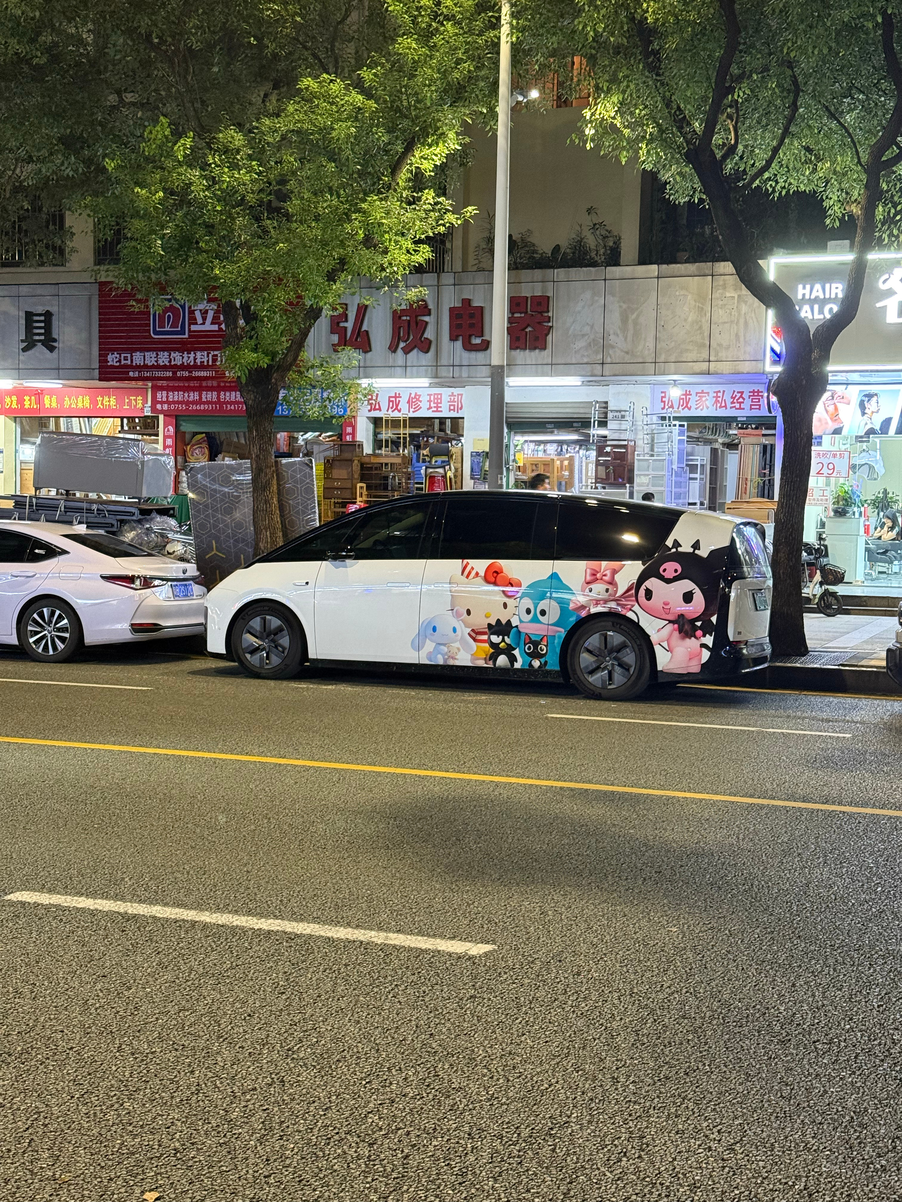蛇口真的好多理想mega ，而且我发现这车真的超级无敌适合上涂装，我觉得这车就是