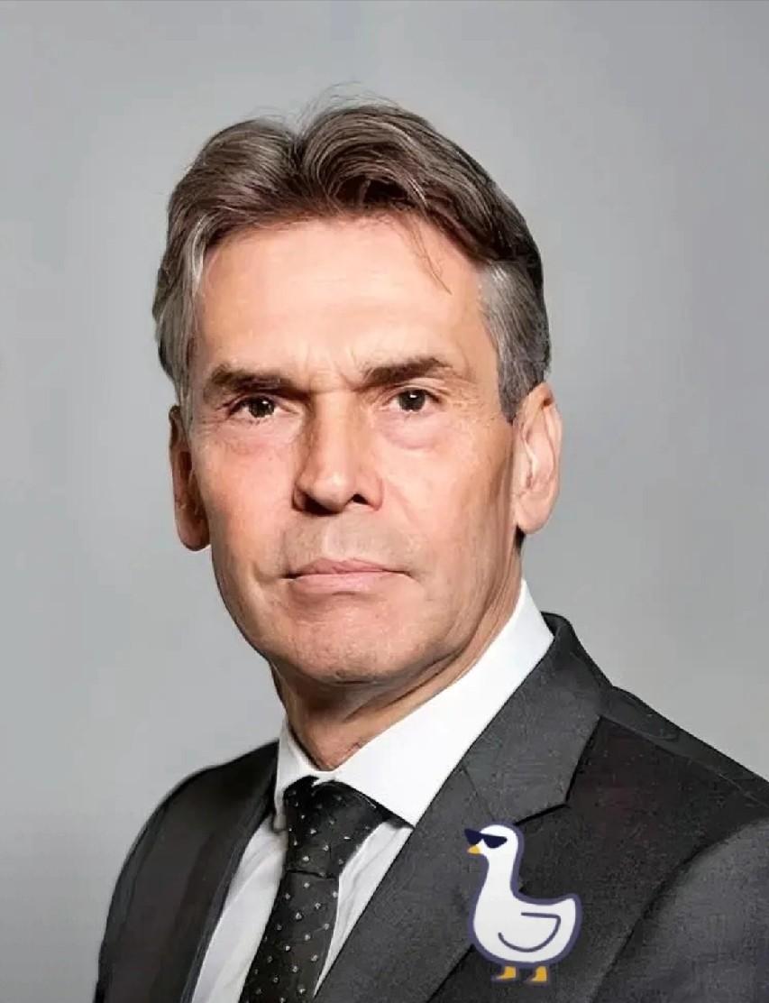 我国外交部发言人近日在例行记者会上再次回应了荷兰政府干预中资企业安世半导体运营的