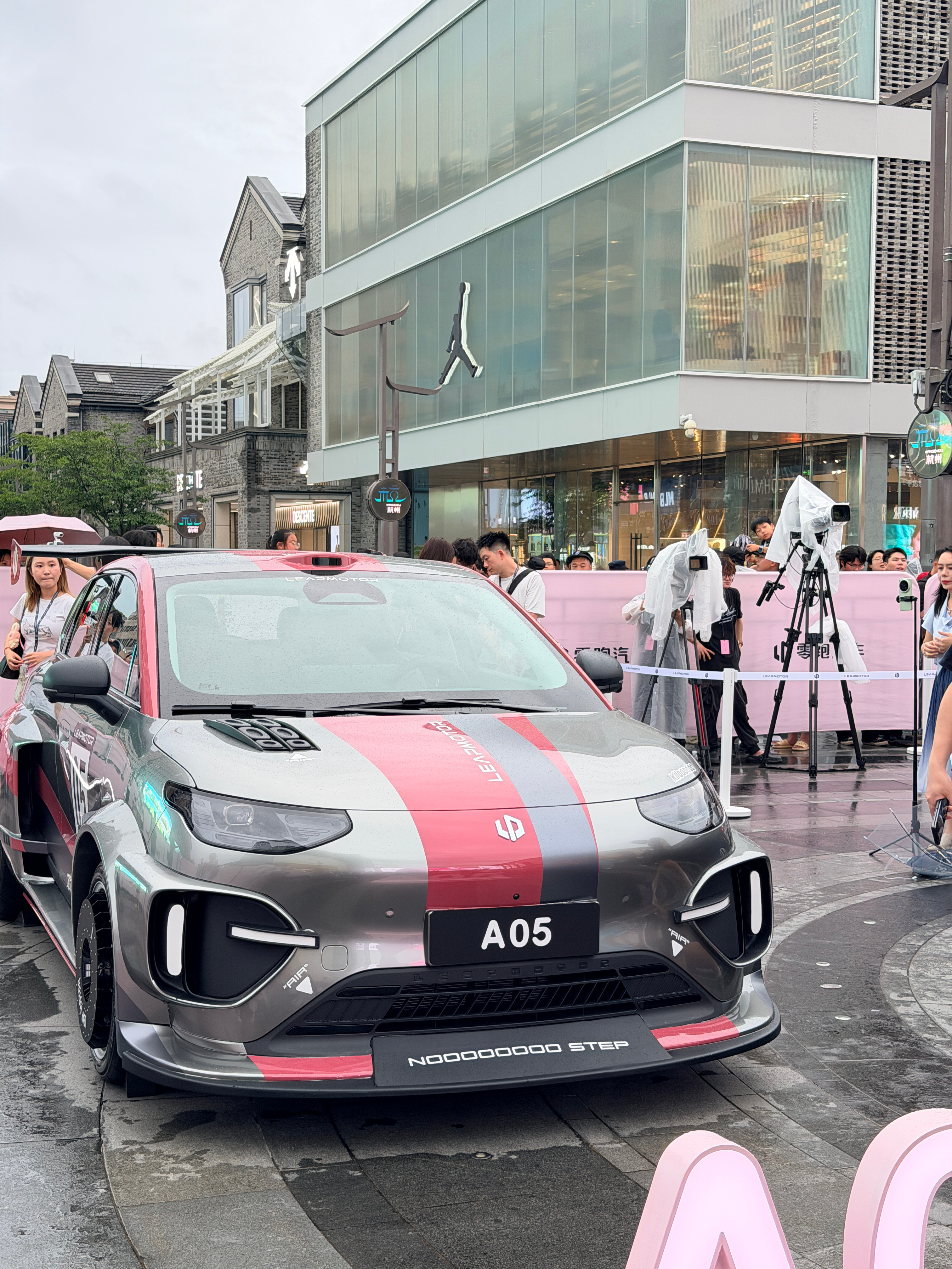 零跑A05 现场这台帅气的GIRL RACER GO GO GO真的太酷啦 来自