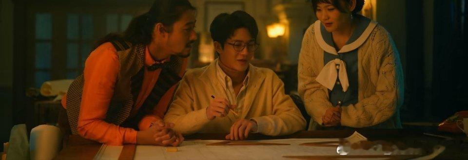 这男的在旁边阴阳好好笑