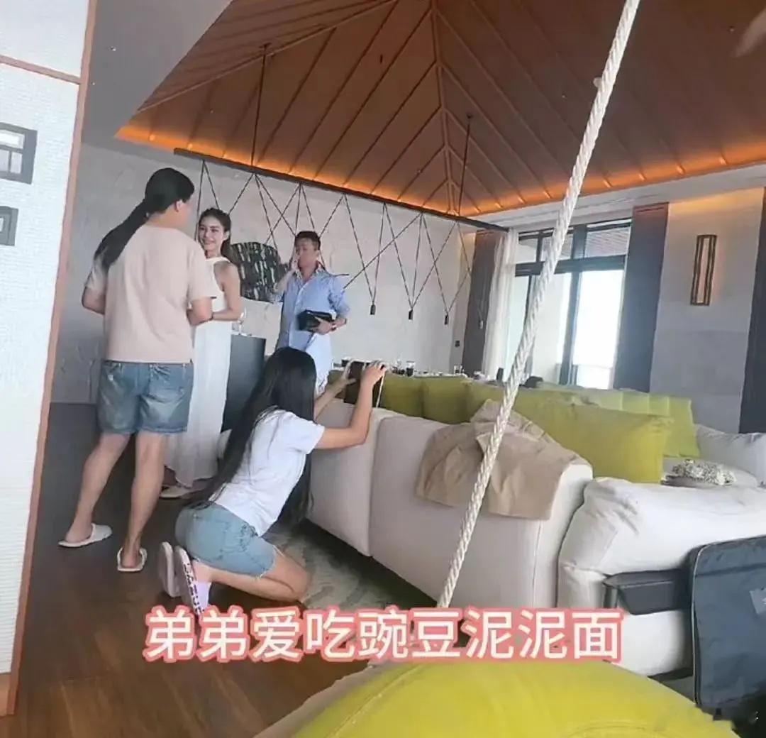 张兰还挺聪明的，让孙子代言自家产品，都不用花钱了 ​​​