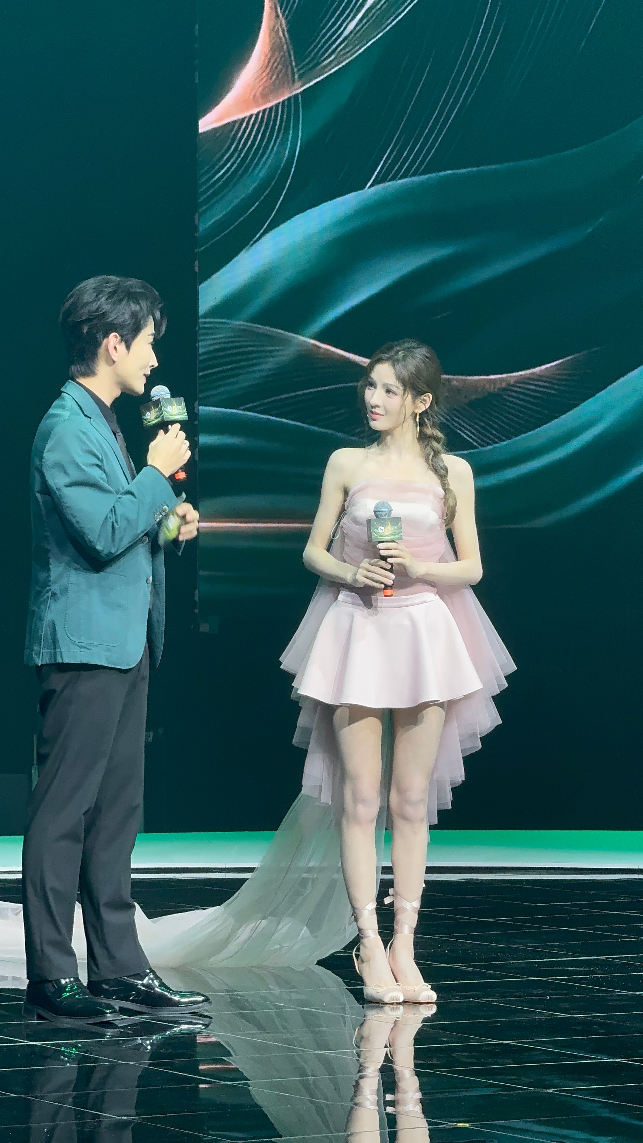 草本初色开启蚕丝内衣新纪元 当天然遇见革新 ，看草本初色的新美学 ！近日 ，“蚕