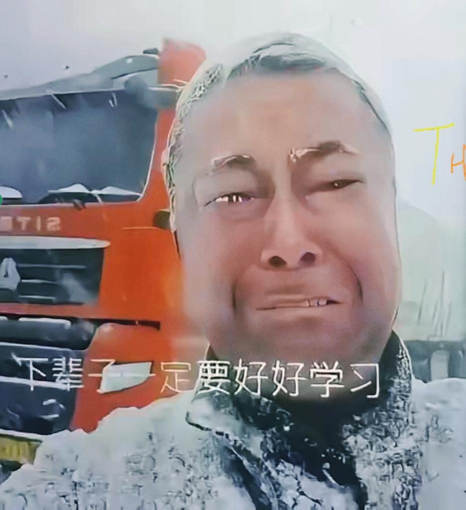 “爸在你学校门口”，电话那头秒挂的瞬间，多少人看懂了父爱的“不体面”里藏着最硬的