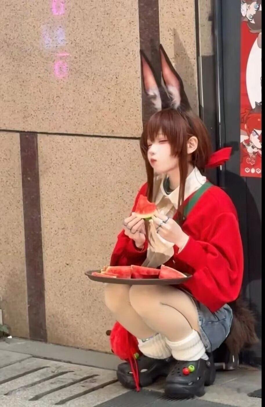 一模一样 