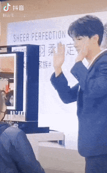 王俊凯演唱会免费提供女性用品爱上这个王俊凯比呼吸都要简单
