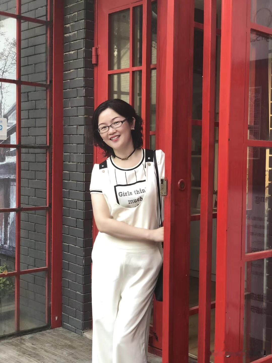 44岁，还在北漂
谁说中年女人余生一眼看到头
谁说中年女人的生活
只能囿于家庭琐