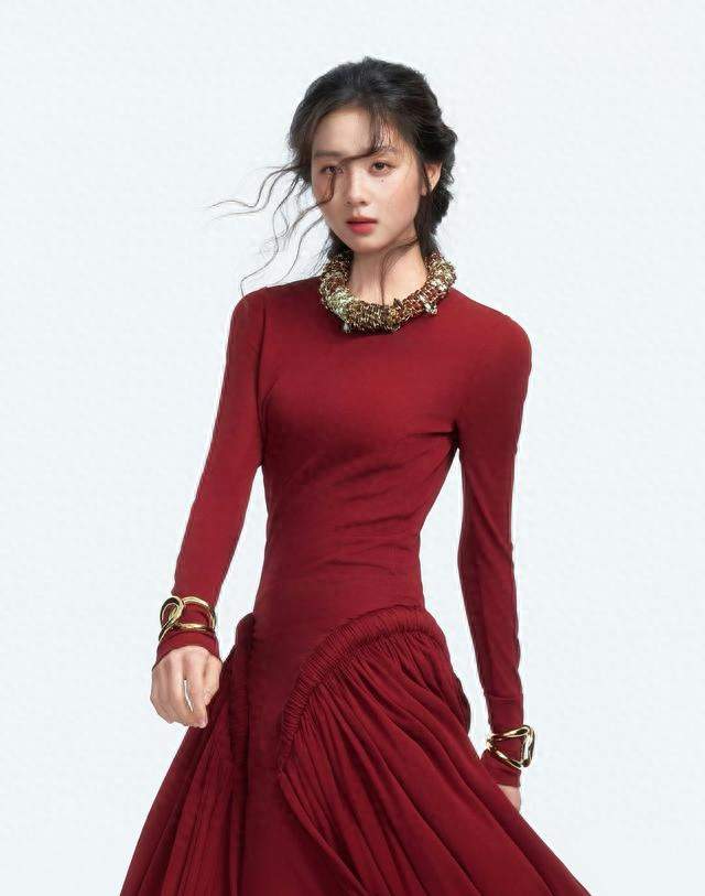 20岁黄多多红毯首秀穿香奈儿！黄磊沉默，是出道信号还是见世面？