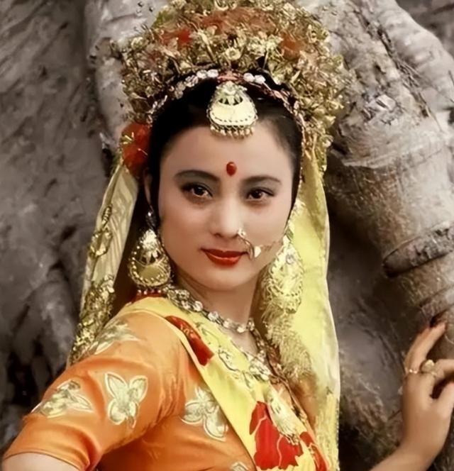 1997年，李玲玉嫁给犹太富豪杰瑞，新婚夜，李玲玉开玩笑地说：“你就不怕我嫁给你