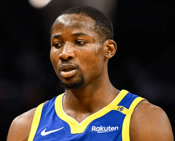 Shams：联盟消息人士透露，勇士在交易库明加时优先考虑到期合同。除非能获得毫无