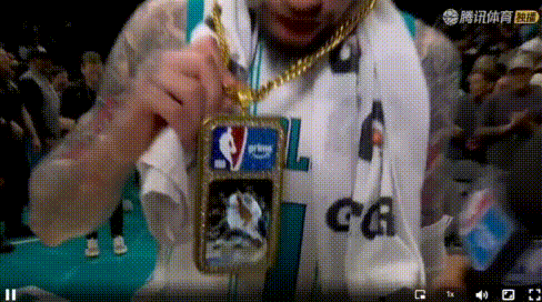 加时救赎上篮——三球：其实我是想要动态手机壳！
图1-2：这手机壳太炫酷了，动态