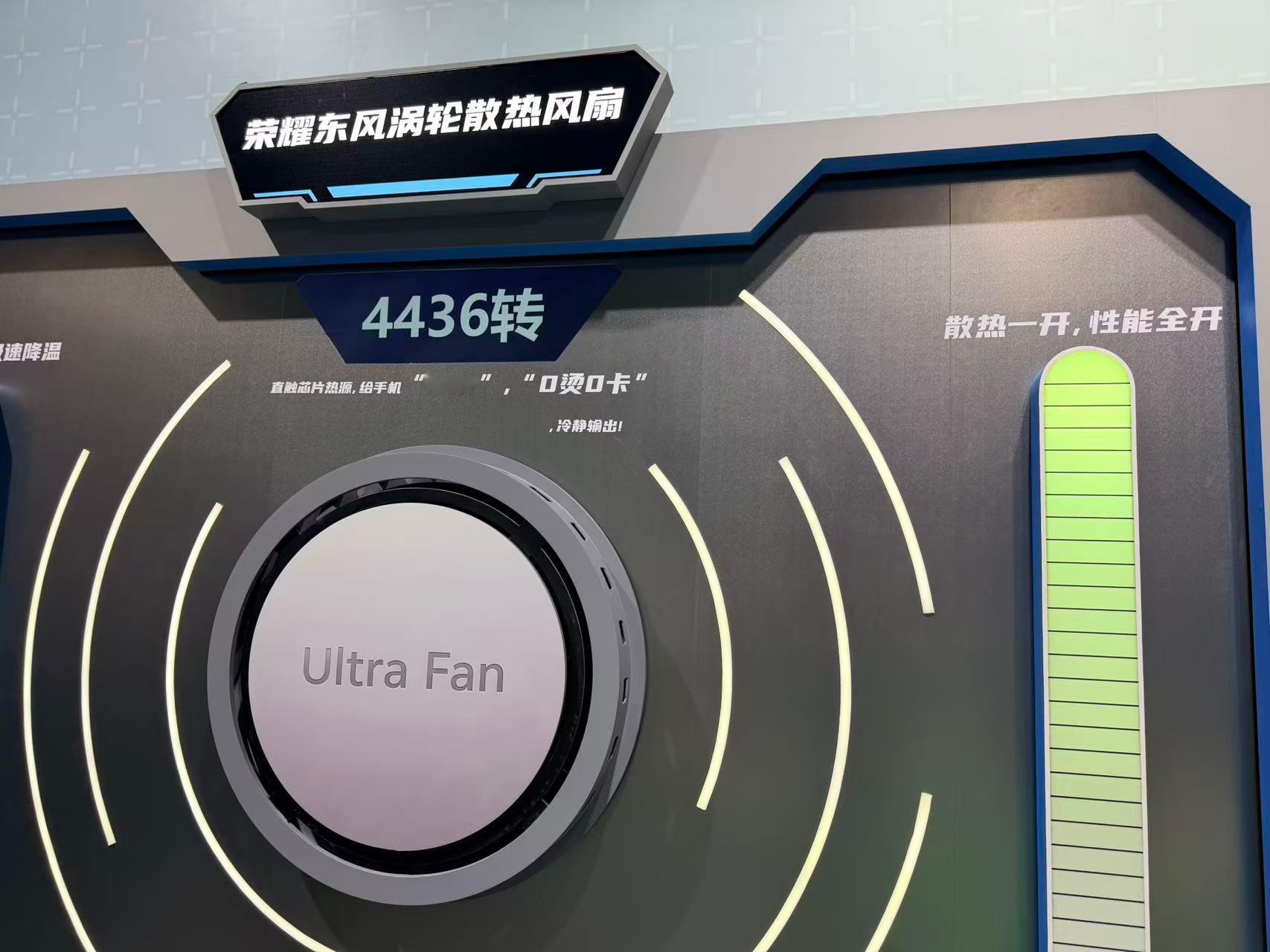 2026chinajoy荣耀这次在ChinaJoy展示了机器人手机荣耀Robot
