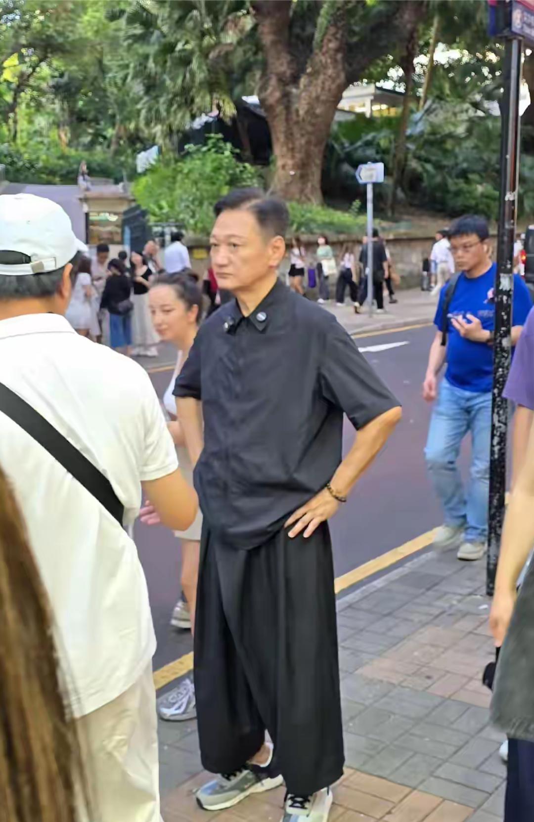 曾经是多少人心中男神，如今不仔细看，还认不出他是谁，你还认得他吗？