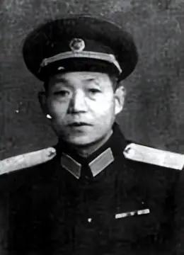 曹灿章（1913-2004），安徽亳州人，中国人民解放军少将，曾用名文章。193