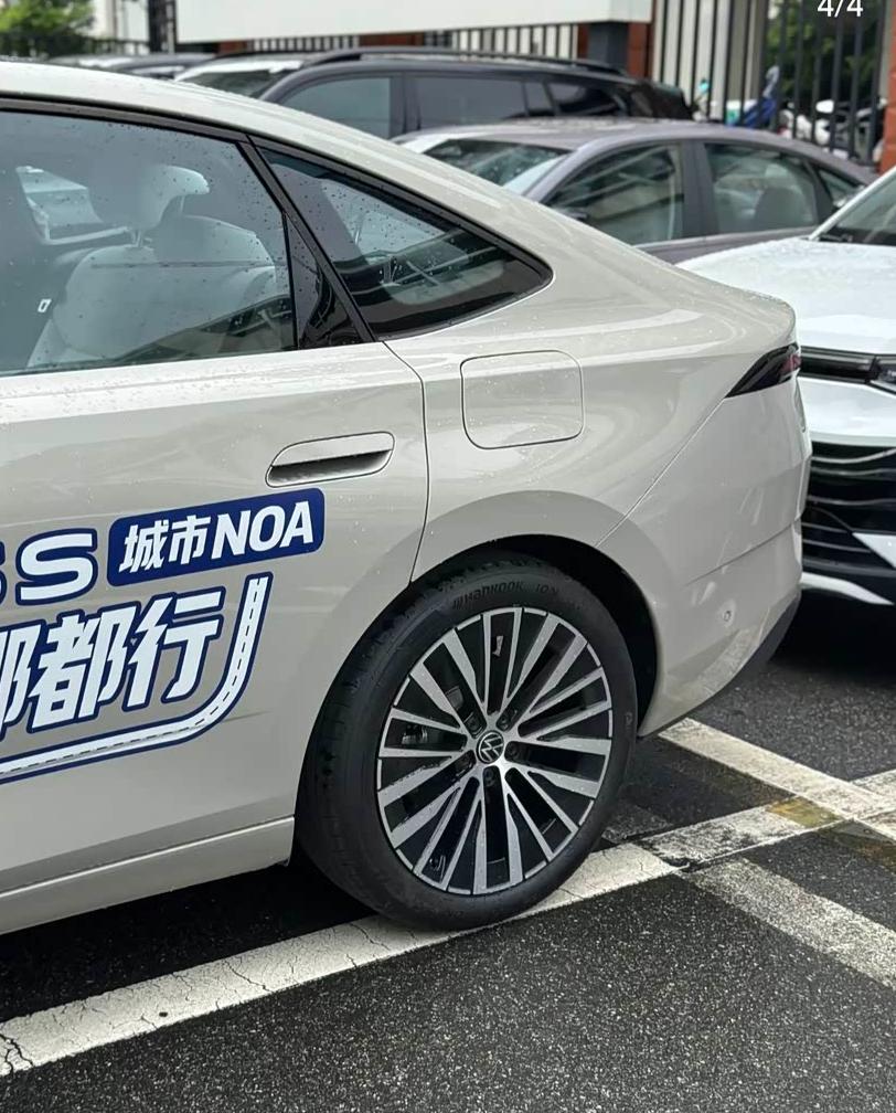 到店试驾 ID.ERA 5S｜大众这台纯电轿车有点东西
上周直奔上汽大众 4S 