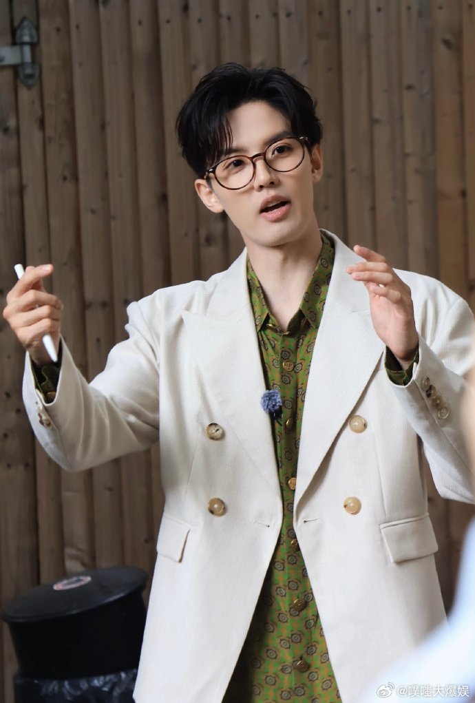 尚雯婕推荐周峻炜上披哥伦敦合伙人害怕跳舞不好所以不敢参赛，尚雯婕暖心回应，学习舞