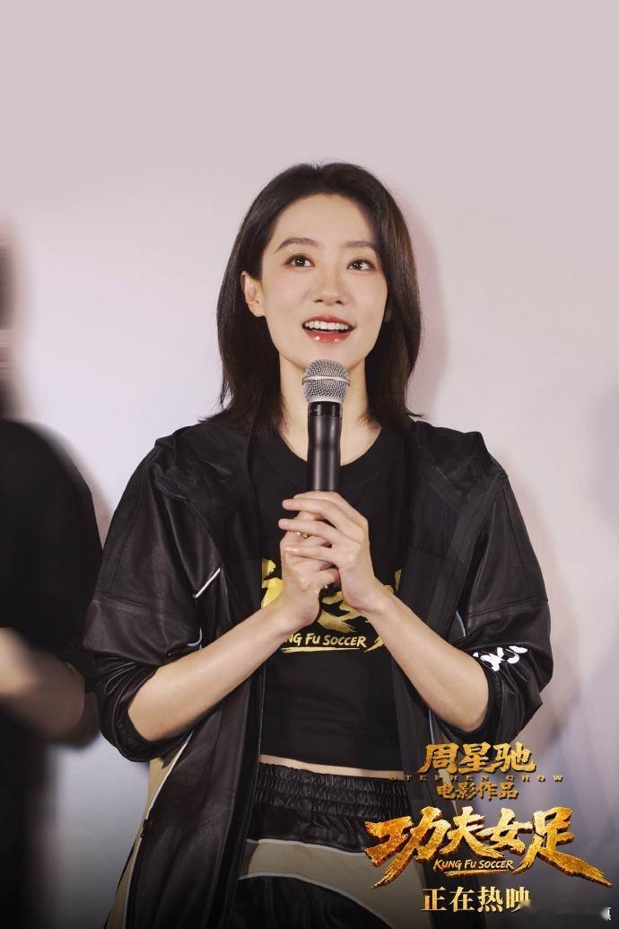 千名武警观看电影功夫女足中国武警功夫在身担当在心千名武警集体看《功夫女足》一样的