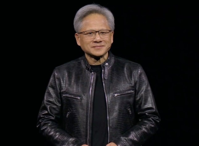 打游戏有加成？黄仁勋亲笔签名皮夹克拍卖：成交价27万-40万之间
